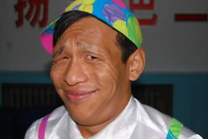 你可长点心吧"成为网络红语,深受大家喜欢,在我们看来宋小宝的颜值是