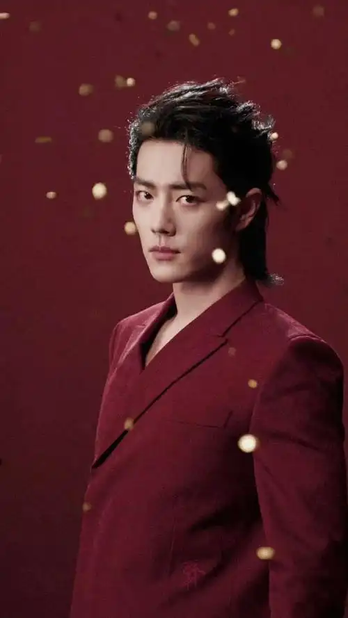 肖战红西装大背头