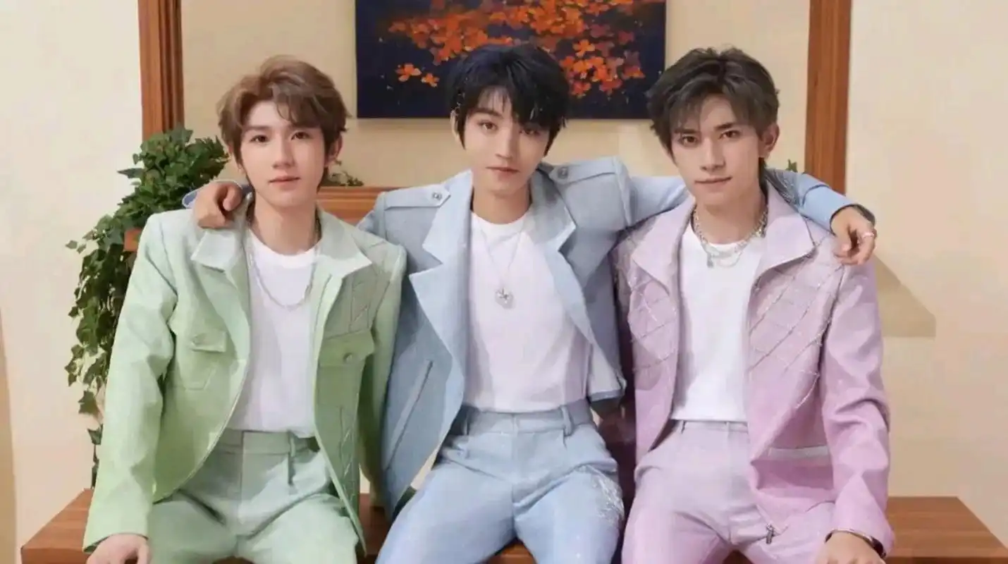 tfboys10周年演唱会,三人面无表情,像没有感情的战争机器  tfboys开