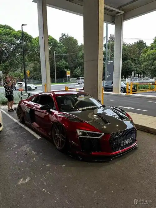 美国奥迪r8改装airbft气动避震低趴姿态太帅了