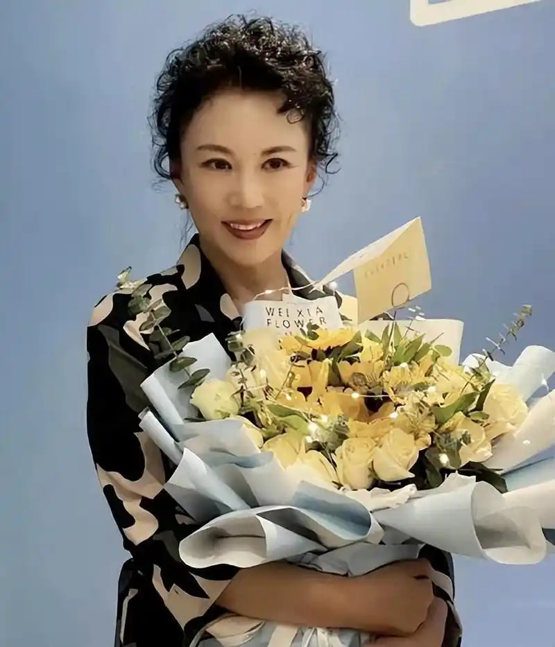 马丽:戏红人不红也幸福 国家一级演员马丽,同时也是国家话剧院的成员