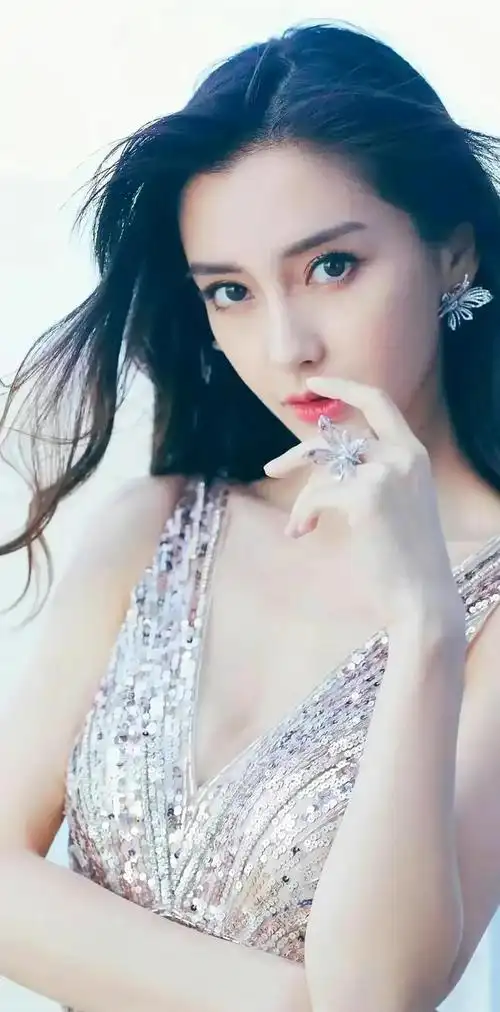 时尚婉约性感妩媚身姿曼妙的杨颖魅力无限的写真照