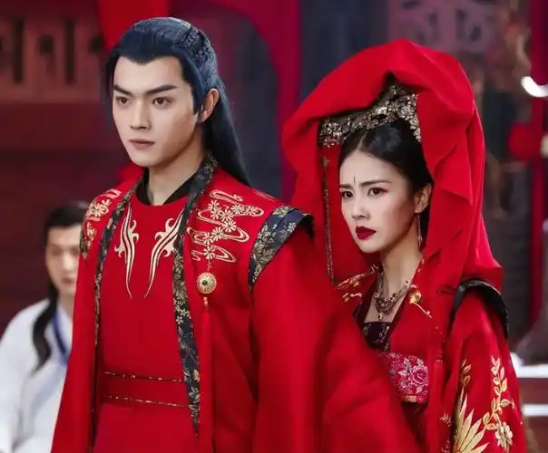 当29岁白鹿"撞"上28岁许凯,新片都看了,一个无感,一个追上瘾