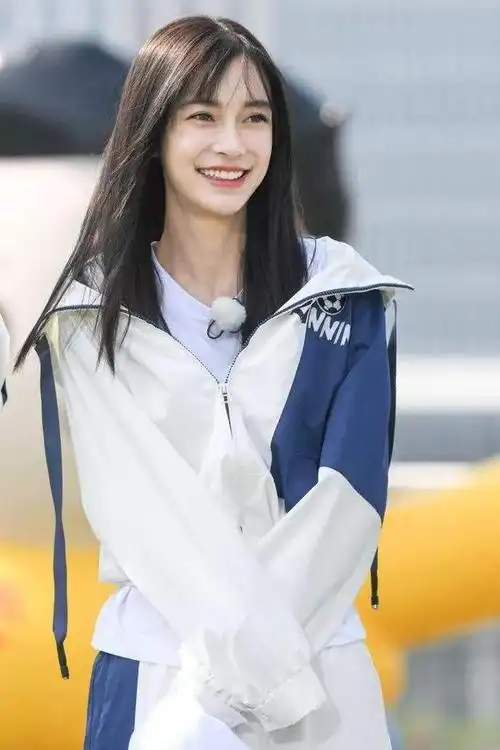 杨颖《跑男》宣传照令人惊艳,手上一个小物件使得众网友纷纷道歉