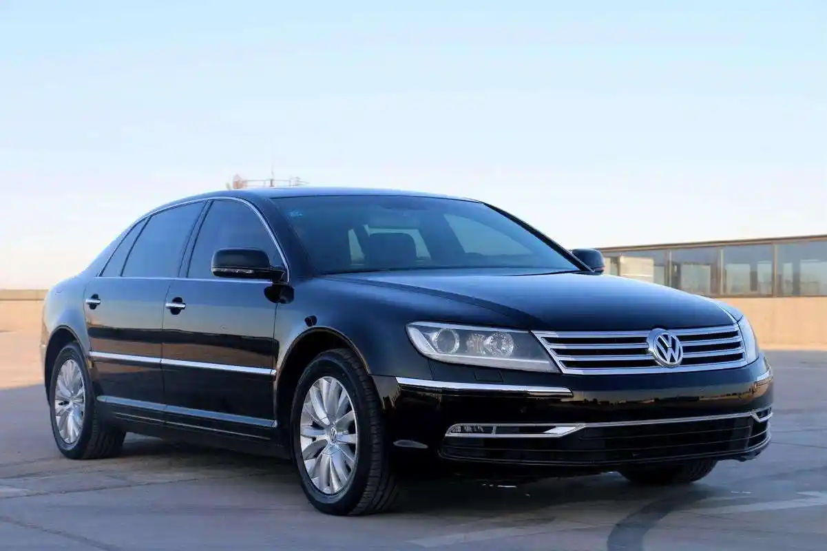 遇见带字母的大众挂空挡拉手刹熄火