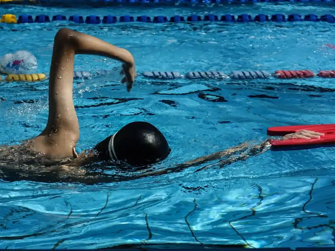 运动摄影#游泳教学 - 抖音