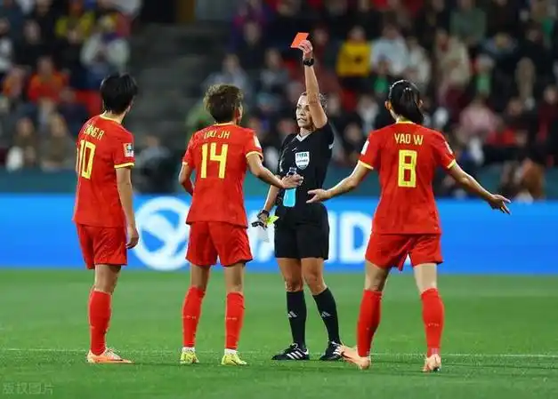 中国女足10海地铿锵玫瑰给力10人踢11人首胜