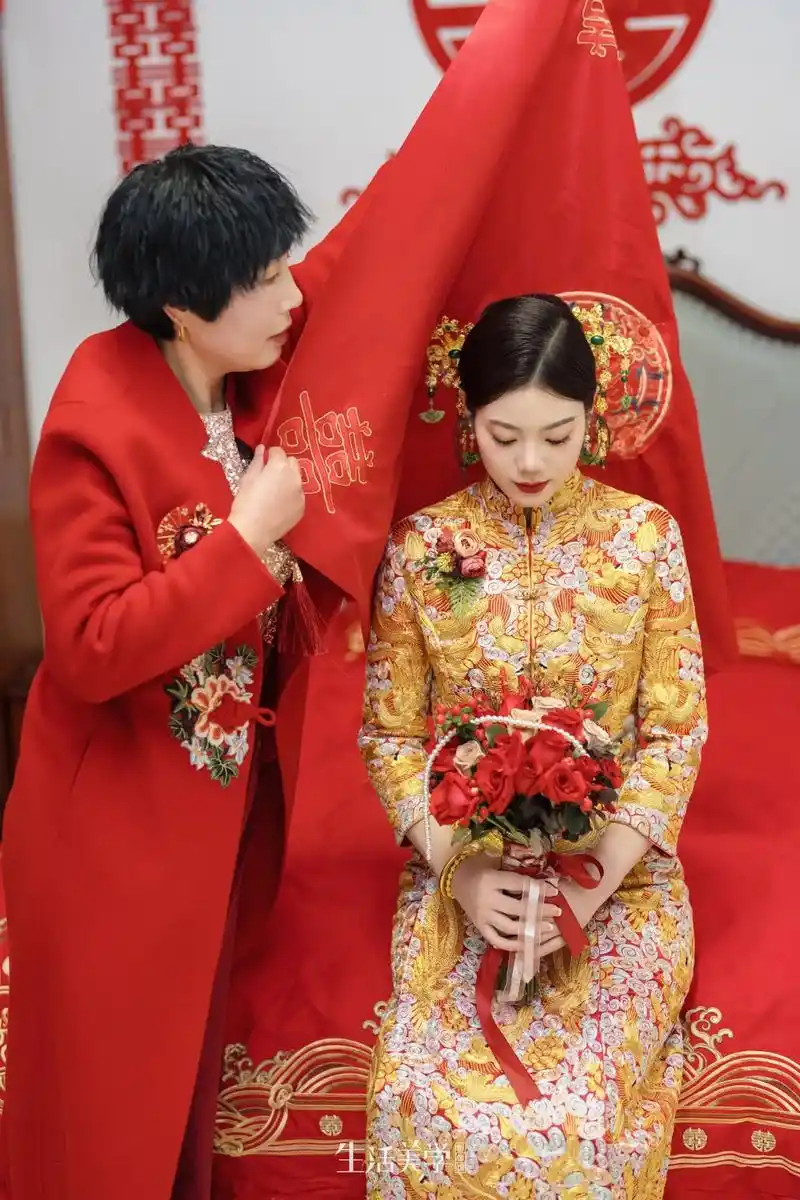 中式嫁衣龙凤褂出门造型94温婉大气.