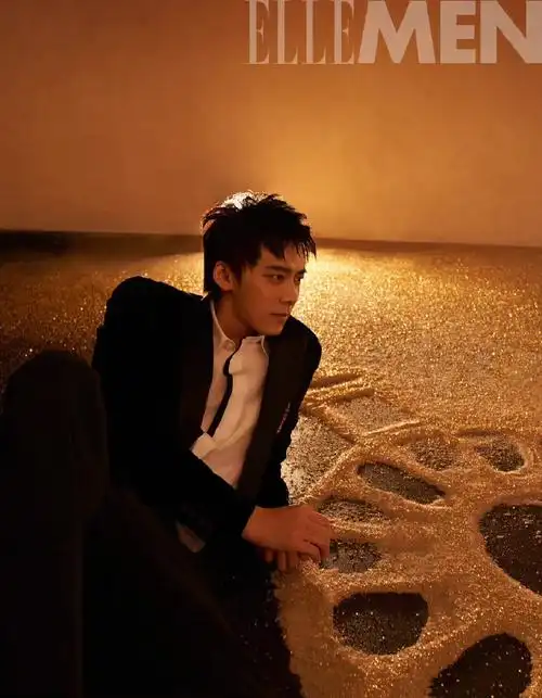 李易峰杂志风面西装照