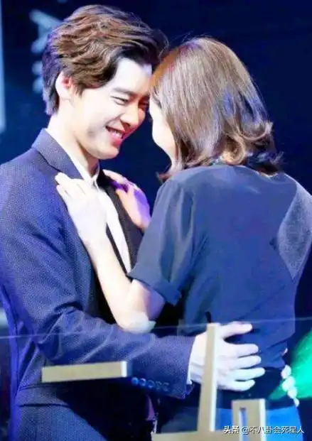 后来更是趁着热度和风头二搭了电影《怦然心动》