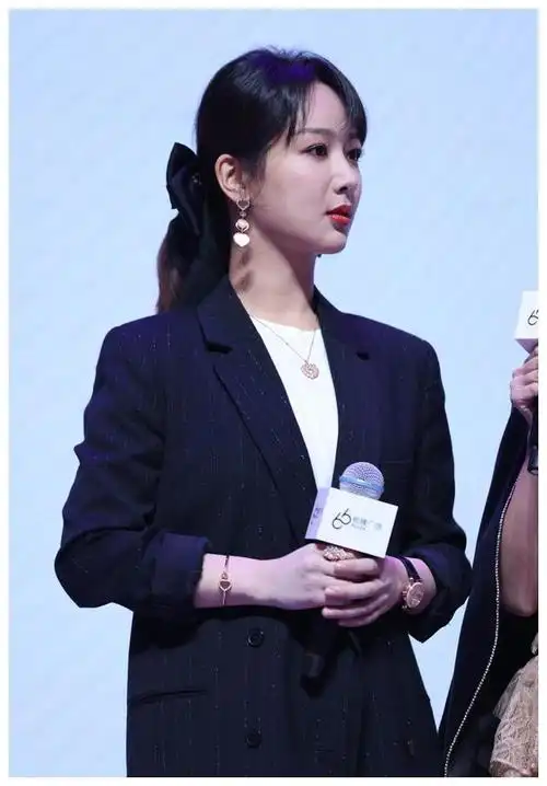 杨紫与李斯丹妮推搡,拉扯场面一度失控,结果只为庆生