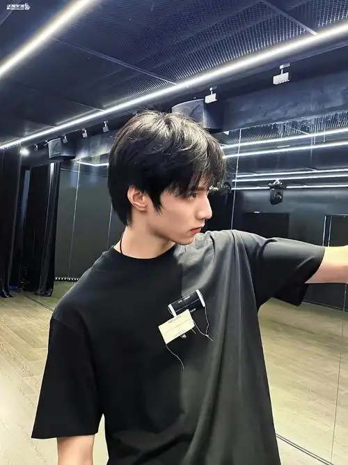 刘耀文路易威登品牌大使