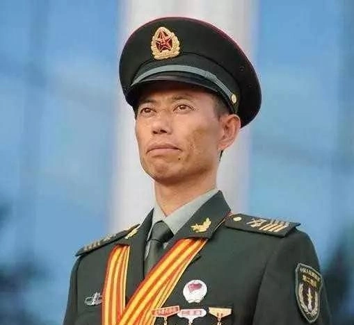 三期士官是退伍好还是转业好?