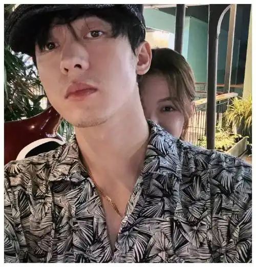 钟楚曦官宣恋情!与男神甜蜜合照引发羡慕!_祝福_女神_男友