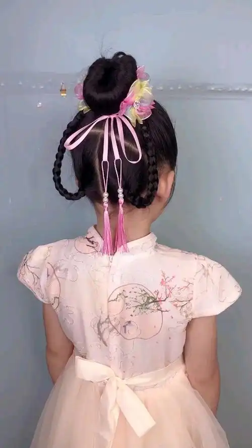 儿童编发:超简单的旗袍发型,给女儿扎,太好看了-度小视