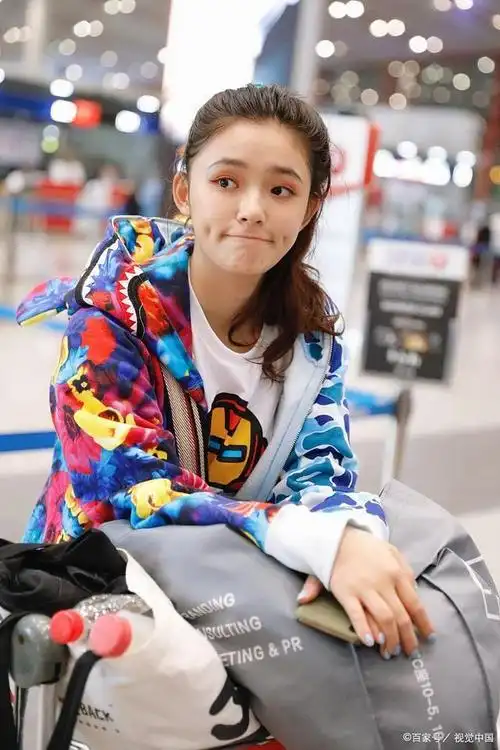 漂亮女星李兰迪,她给人很干净很干净很美好的感觉,超喜欢她.