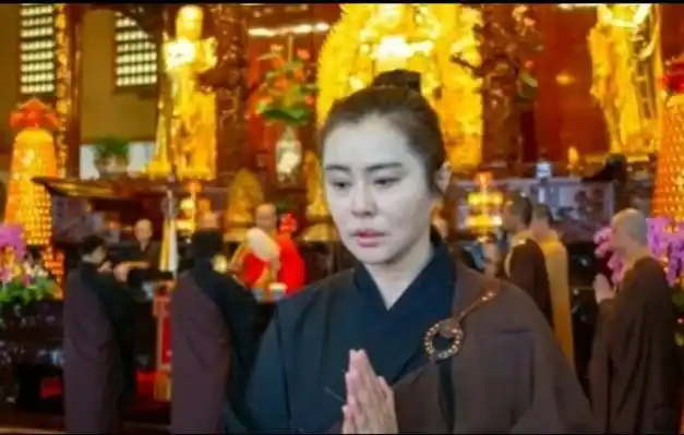 修佛港星罕见晒自拍!皮肤白滑少女味十足!恋情失败不再结婚