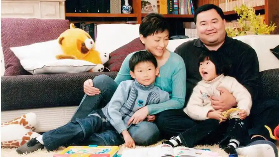 原创电视一姐杨澜女儿曝光儿子和女儿长相差距大女儿长得像爸爸