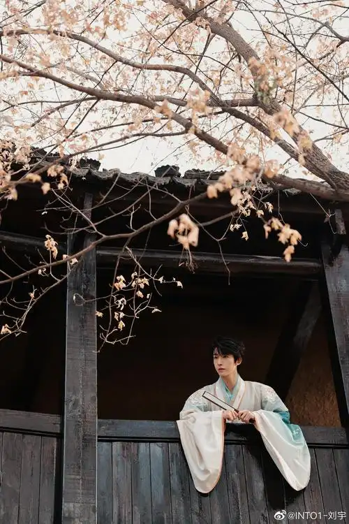刘宇古风造型也太好看了吧,太有内味了,很难不让人心动