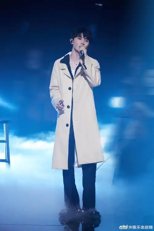 马嘉祺声生不息米色大衣剧照##马嘉祺米色大衣造型