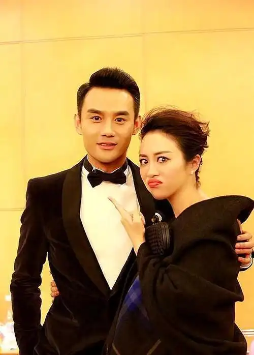 我们先来看妻子张龄心.