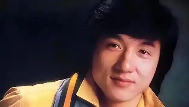 《剑花烟雨江南》的男主角,可即使做了双眼皮,成龙颜值依旧平平无奇