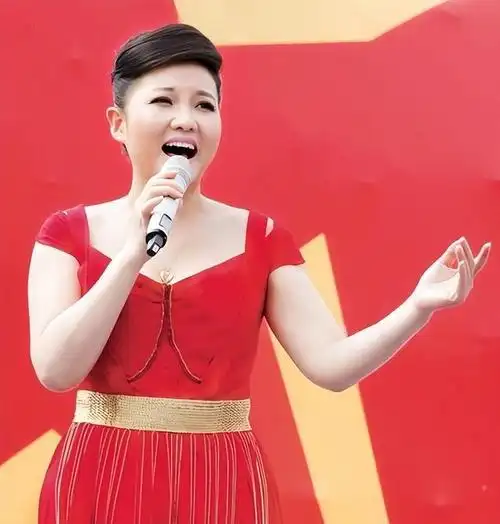 身材丰满长相甜美的八位军旅女歌手你喜欢谁