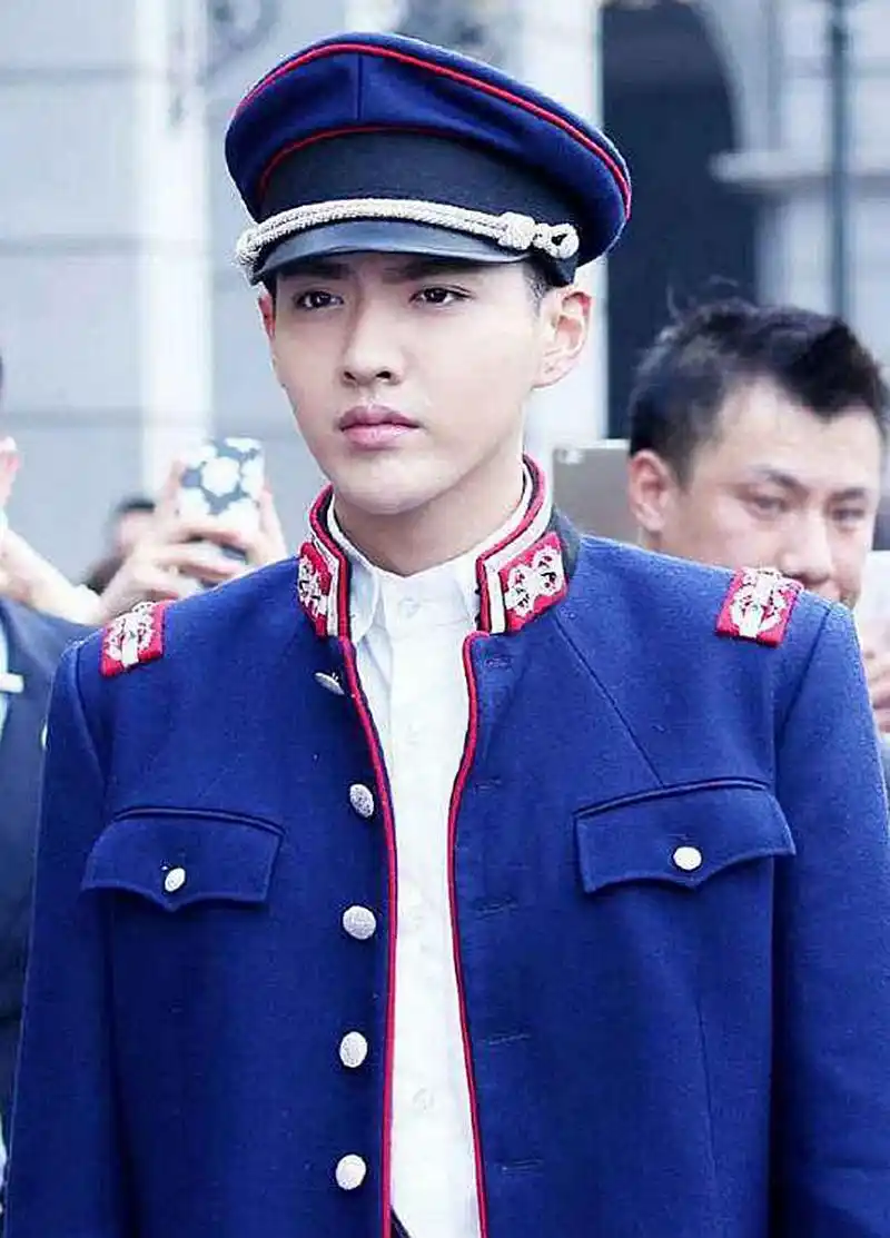 吴亦凡穿上军装,气场全开,有一种霸道少帅的既视感!