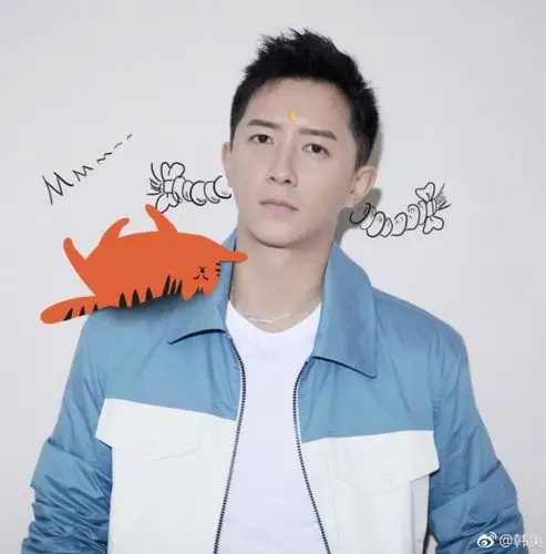 韩庚短发干练表情冷峻帅气