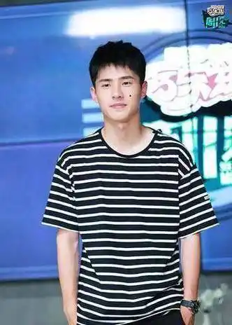 刘昊然据我所知李易峰是个特别心细的人,情商很高,关键是心态平和