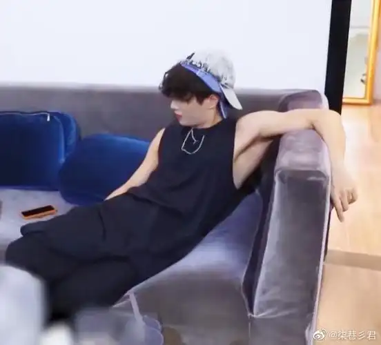 安利| 虽然李汶翰很萌,但是他有永远不会抛弃他的肱二头肌