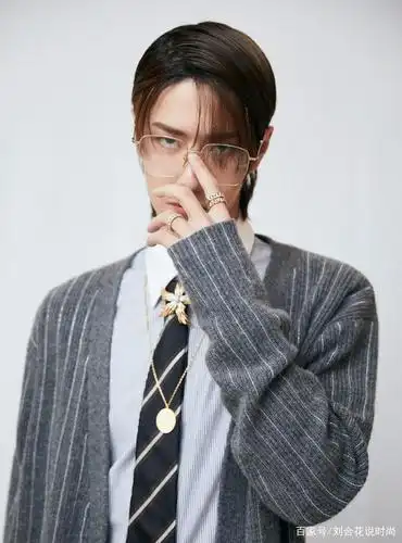 肖战戴上"金丝眼镜"到底有多温柔?你的心根本就抵抗不住,爱了