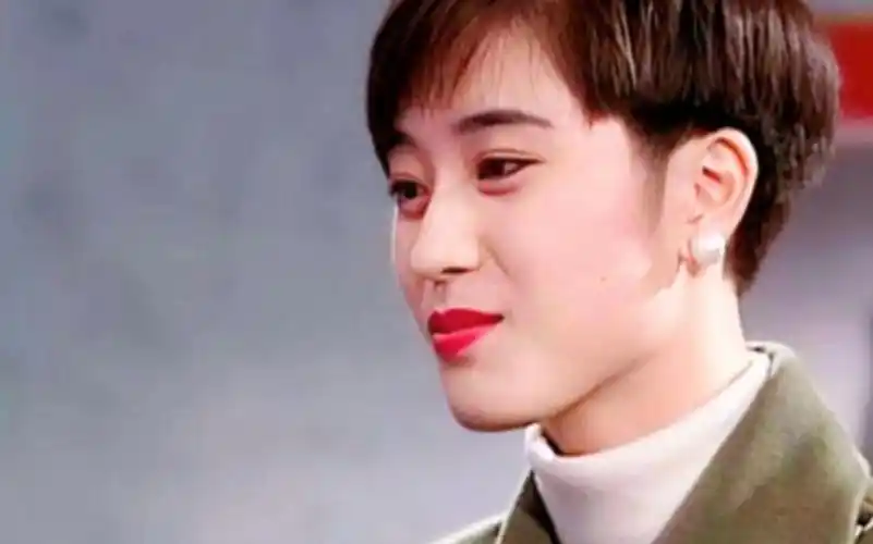 陈法蓉22岁～56岁的容颜变化,虽是短发,可就是女人味十足