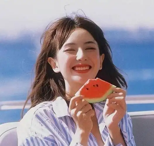 姐妹们有没有那种笑得很开心的头像