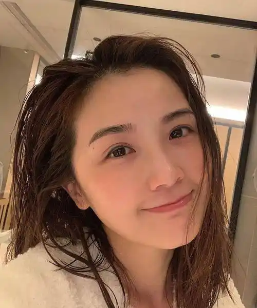 不似38岁,蔡卓妍晒素颜照 皮肤白滑少女味浓_勇气_天气_时尚