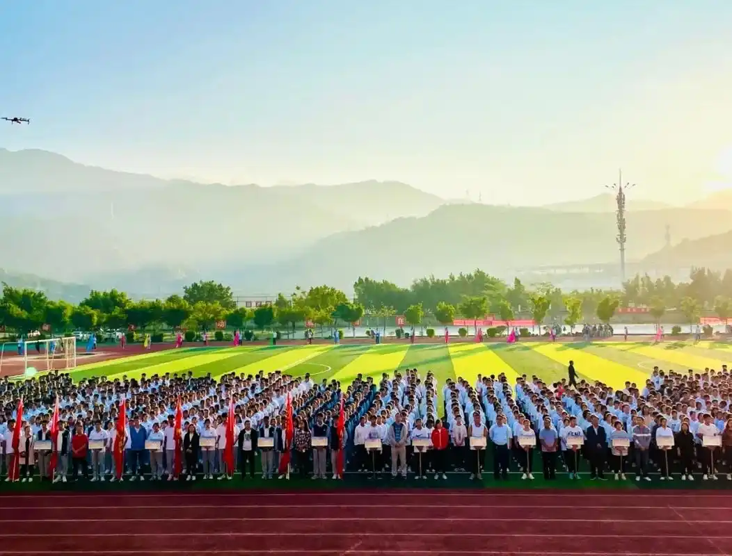 盐边中学举办第50届暨盐边县飞天阳光青少年体育俱乐部第九届田径运动