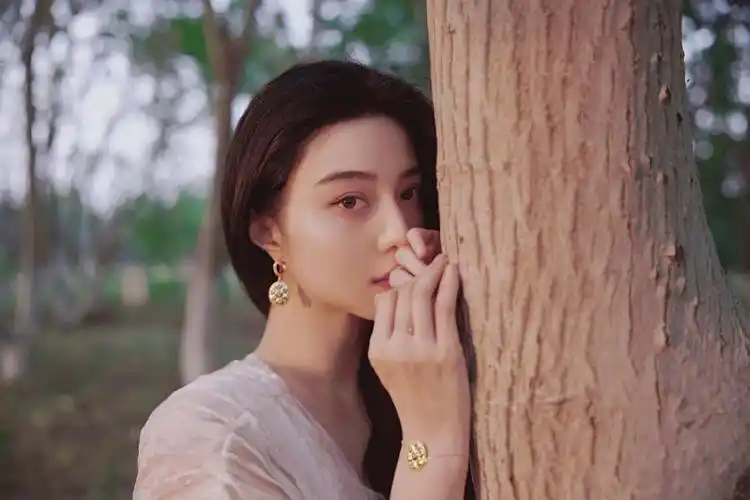 范冰冰  最近有些痴迷于调滤镜参数(用一甜相机调的)