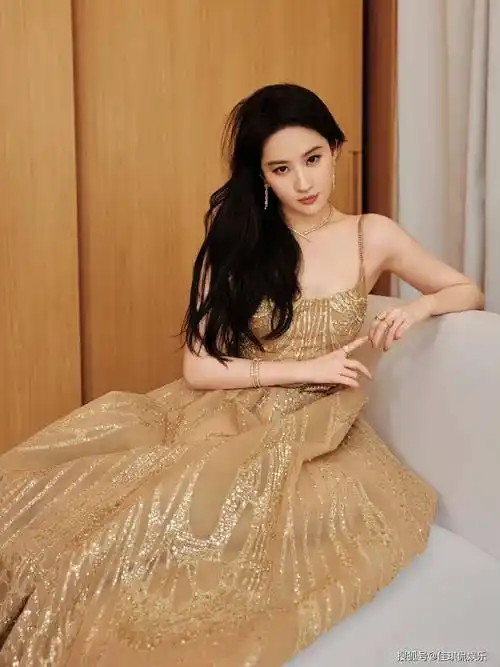 21年后,再看的刘亦菲的处境,才明白为啥金庸,胡歌会把她夸上天