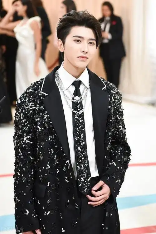 内娱惊现四大"短顶":李现,邓为,龚俊入榜,蔡徐坤粉丝破防?