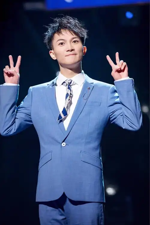 周深在声入人心里怎么那么好看!如何评价他的造型? - 知乎