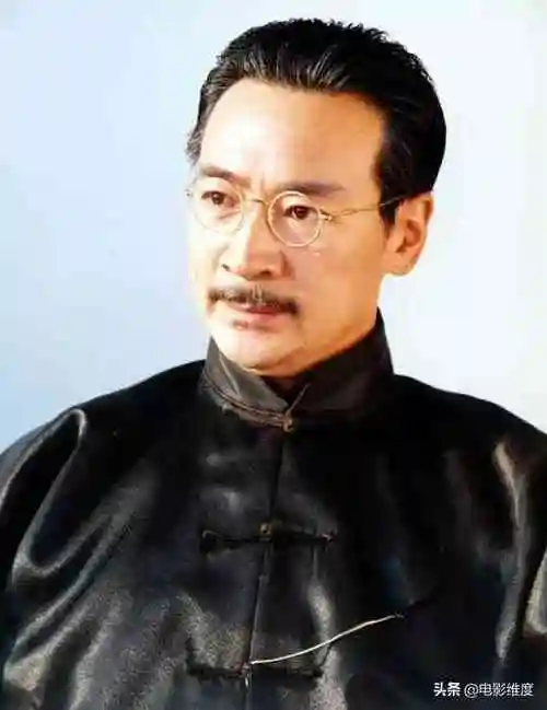 kouzhenhaia65yearoldactormarriedhis21yearoldwifeand