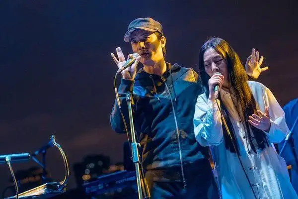 时间:2017年10月5日20:00 丁薇与李泉相识,到现在已经三十多年.