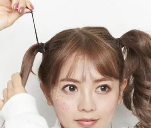 双丸子头怎么扎双丸子头扎法步骤图解秒变萌妹子