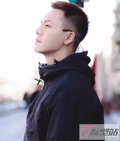 男生帅气板寸造型 简约利落太有男人味