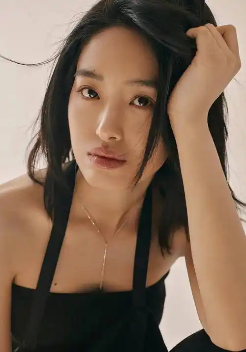 看到杨采钰穿泳装的照片,才知道陈金飞的品味是多么的好!