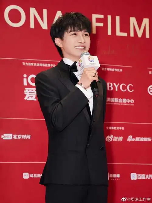 周深都有时间秒回