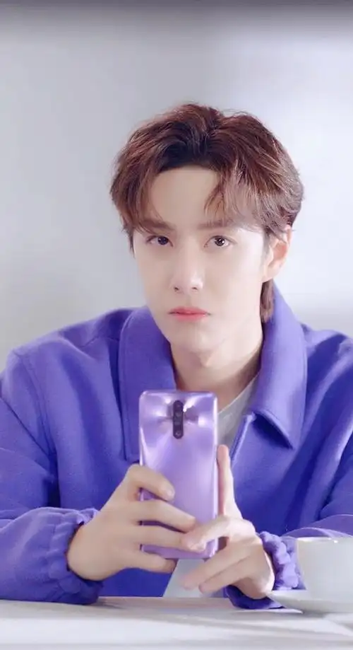 正能量艺人王一博帅气写真