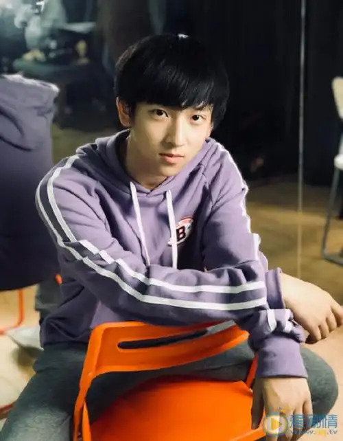 张俊一图片写真生活照张俊一是乐华旗下少年偶像组合y