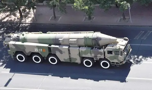 透露,中国大阅兵展示的最新东风21c中程地对地导弹已返回安徽驻地