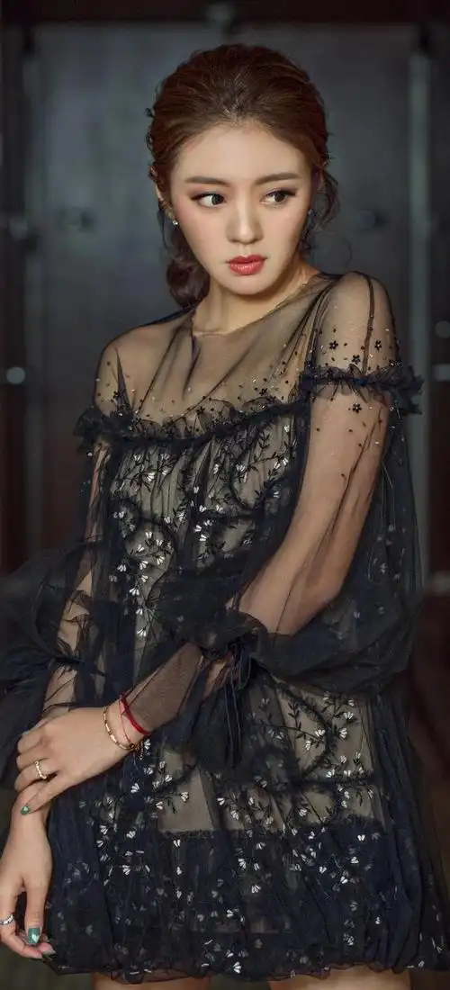 安以轩惊艳写真图集_网易订阅